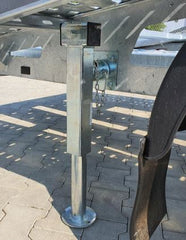 Kurbel-Stützfuß-Set SF 60-19-280 und Adapter; maximale Tragkraft 1300 kg.